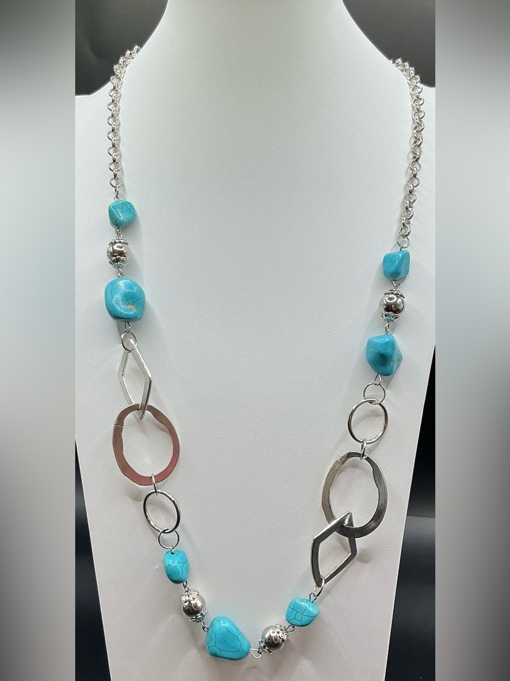 FAUX TURQUOISE CHUNK BEAD INDUSTRIAL STYLE SILVER TONE LINK LONG NECKLACE